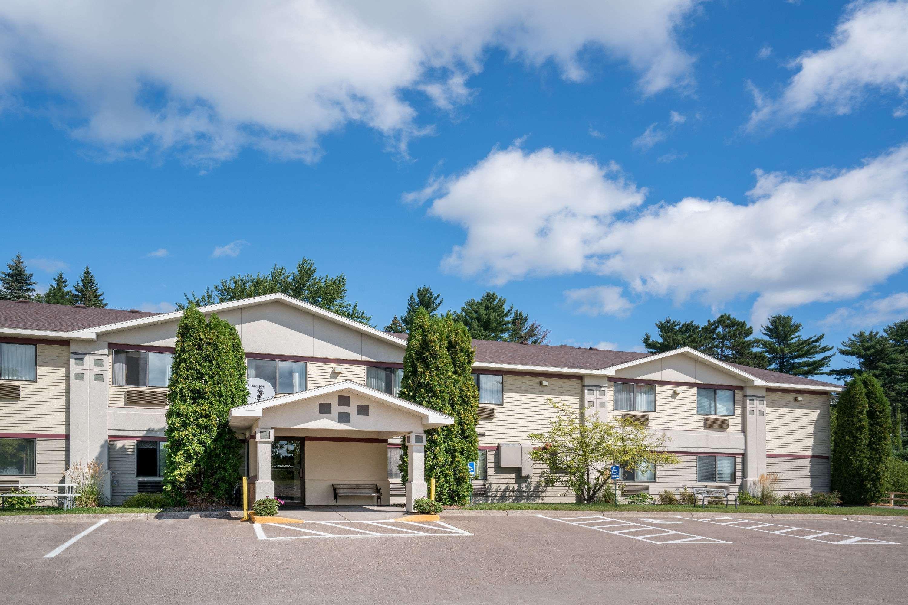 Hotel Super 8 By Wyndham Cloquet Esterno foto